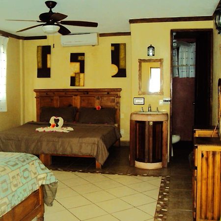 ترونكونيس Tronco Bay Inn Resort المظهر الخارجي الصورة
