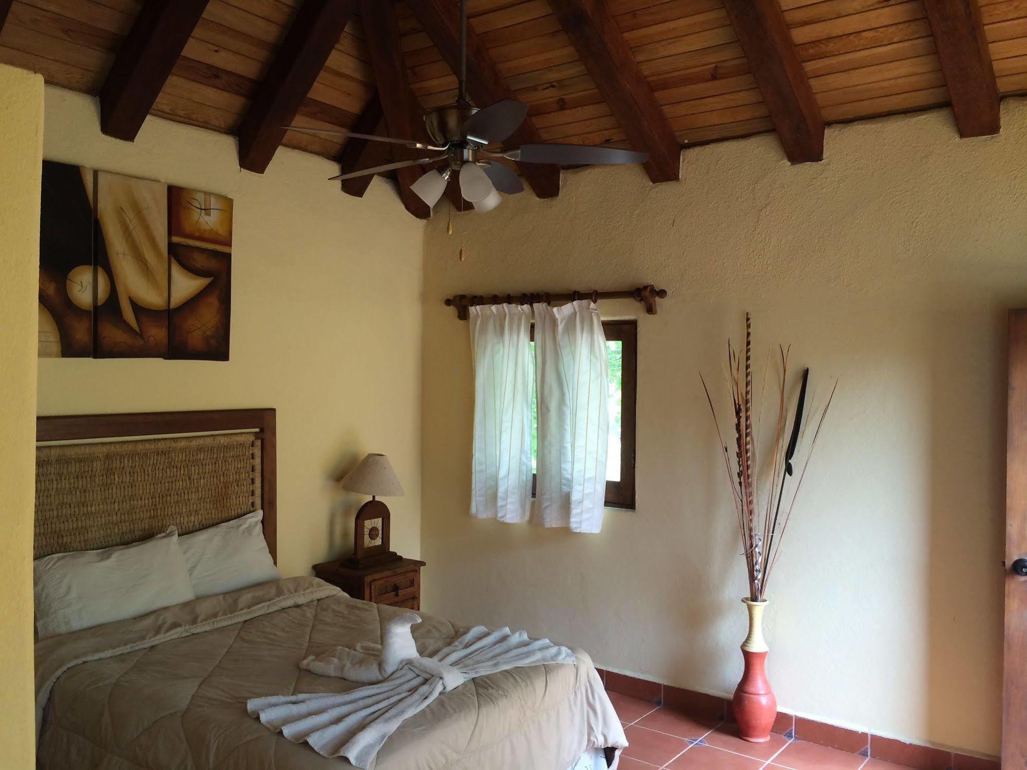 ترونكونيس Tronco Bay Inn Resort المظهر الخارجي الصورة